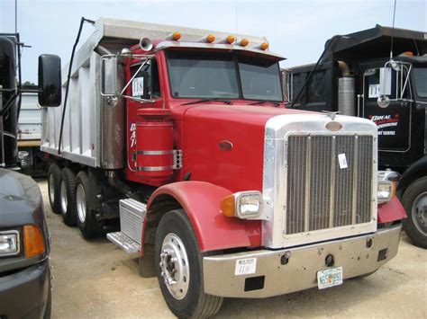 A Peterbilt model 379 heavy-duty truck from 1997 has a gross vehicle weight rating of approximately 46,000 pounds, while the Class 8 Peterbilt 587 weighs. . Peterbilt 357 dump truck